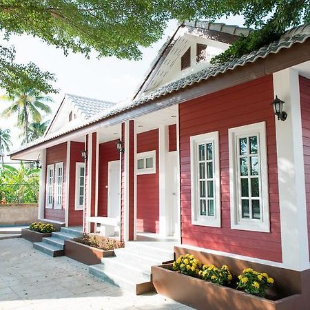 Baan Suan Resort Juree Punsuk Супхан Бури Стая снимка