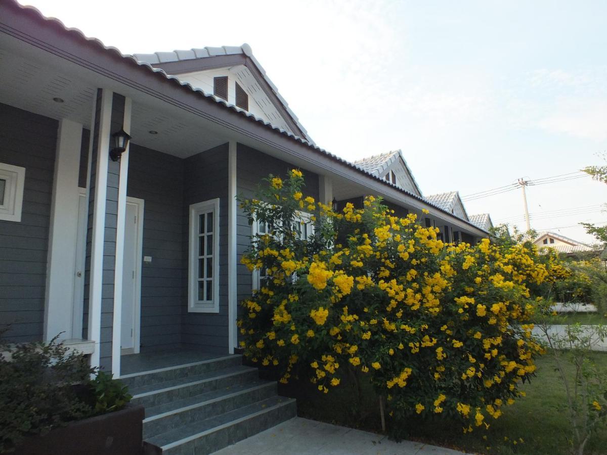 Baan Suan Resort Juree Punsuk Супхан Бури Екстериор снимка