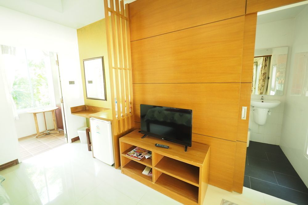 Baan Suan Resort Juree Punsuk Супхан Бури Екстериор снимка