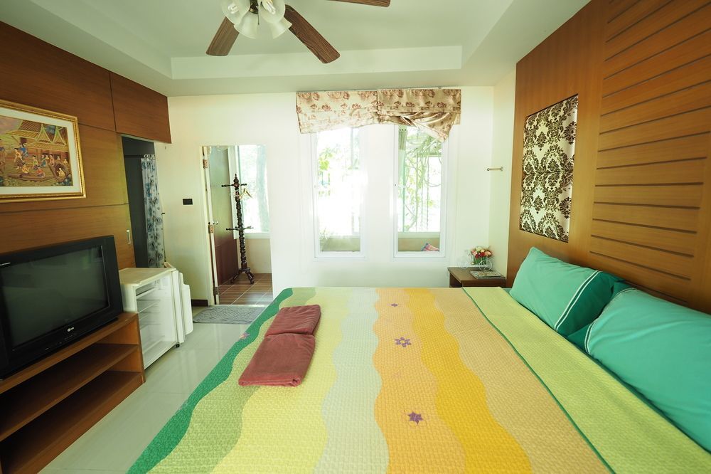 Baan Suan Resort Juree Punsuk Супхан Бури Екстериор снимка