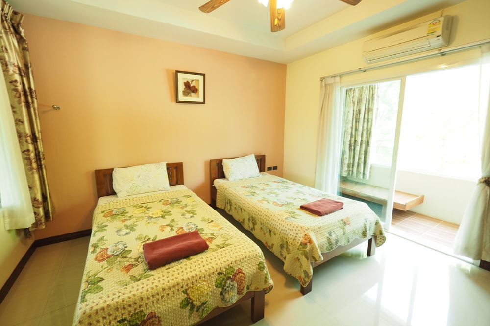 Baan Suan Resort Juree Punsuk Супхан Бури Екстериор снимка